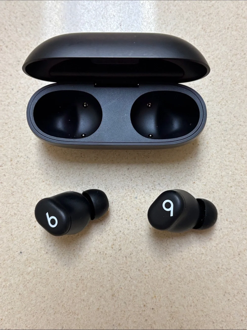 Beats by Dre Matte Black True Wireless Earbuds with Charging Case
